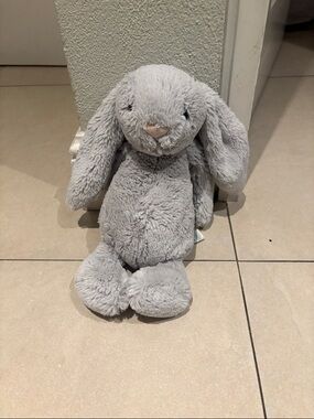 Jellycat Bashful Grey Bunny Plush – Like New, Super Soft, Authentic
